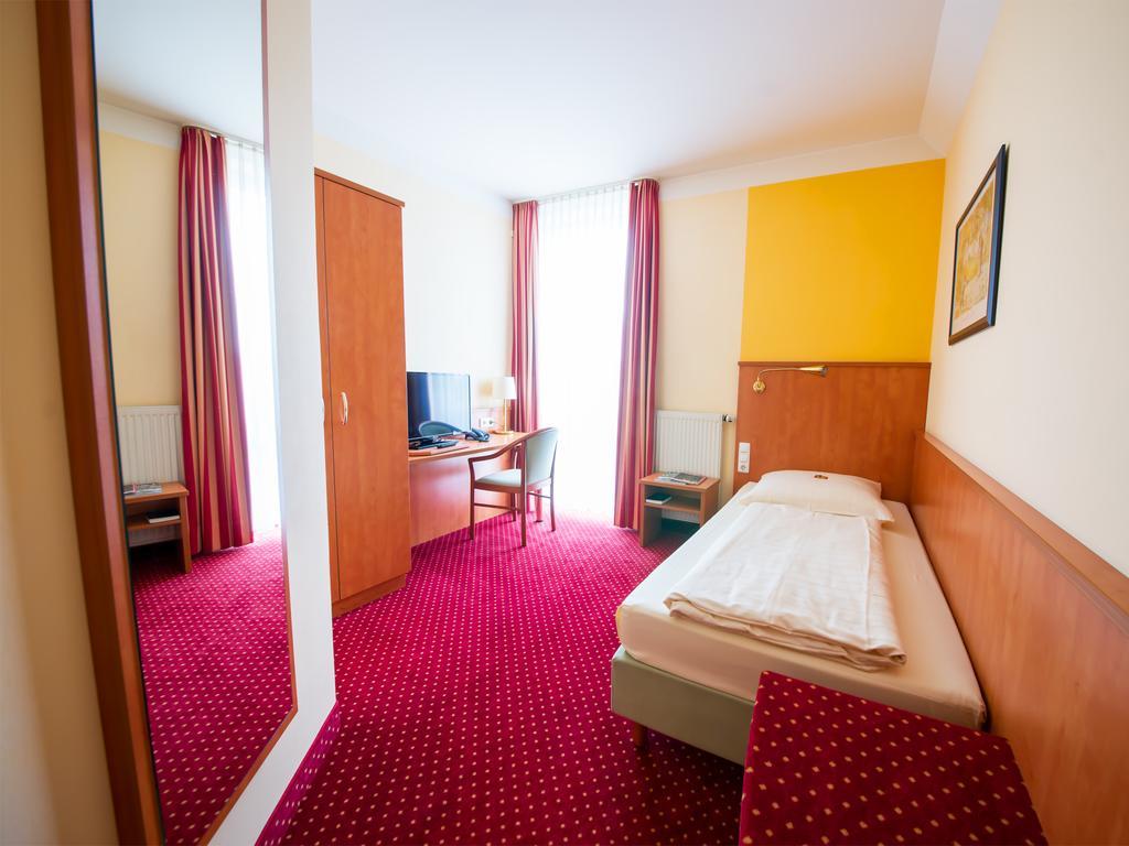 Hotel Mirage Ντούισμπουργκ Δωμάτιο φωτογραφία